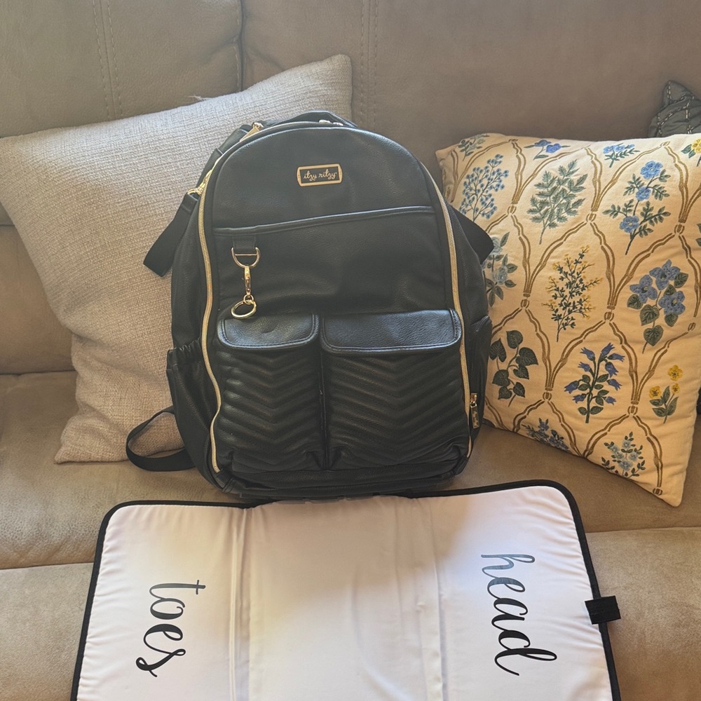 Itzy Ritzy Boss Diaper Bag Backpack EUC!